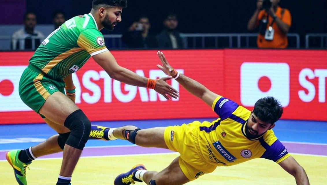 চার সোনার খাতা আর যে কলামটা কেউ লেখেনি