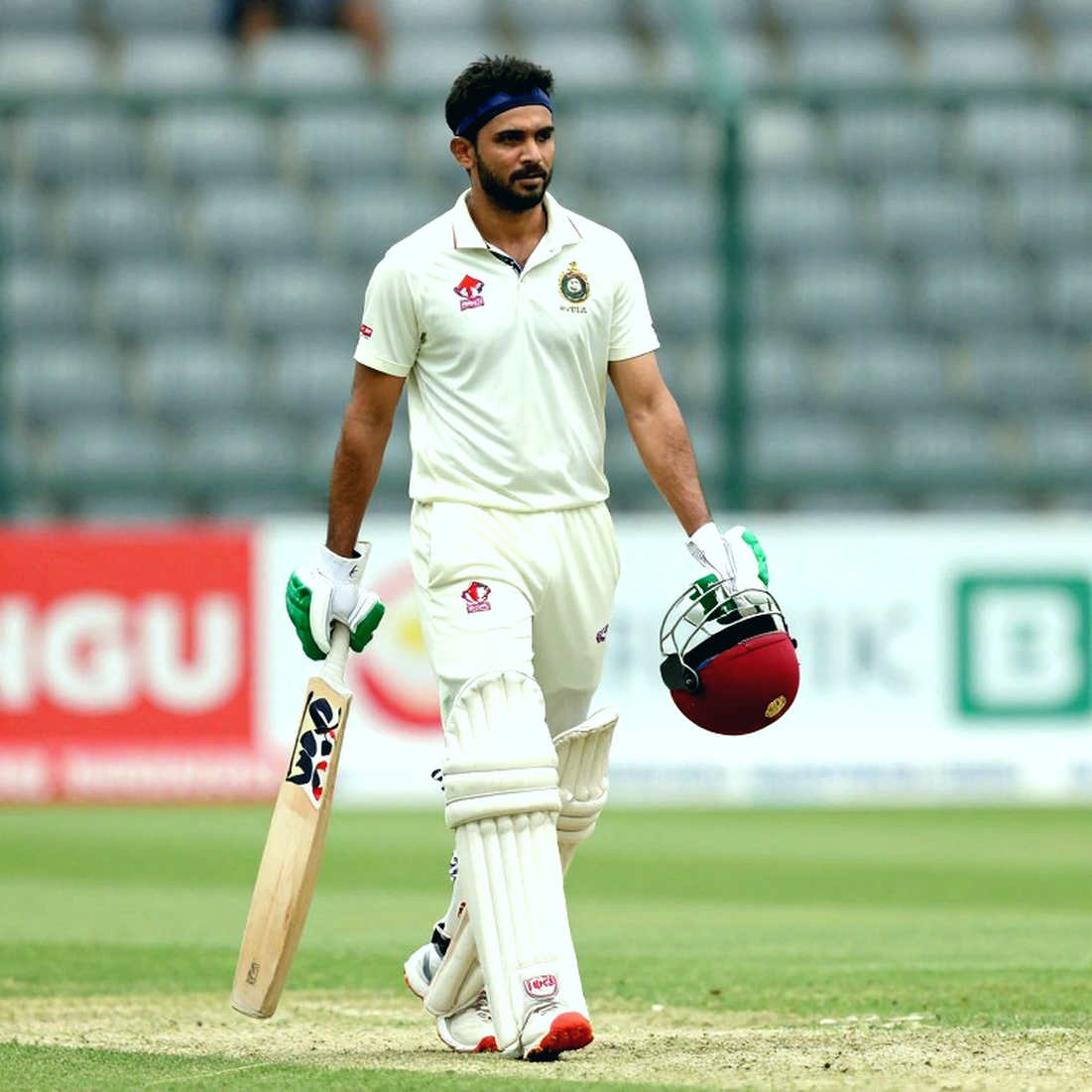 খালি পেলোড: ক্রিকেট বিশ্লেষণ যেভাবে নিজের ফাঁকা ঘর নিজেই ভরে তোলে