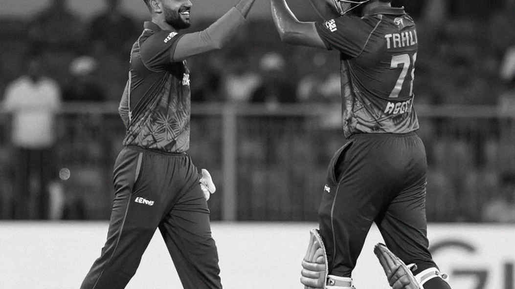 লাহোরে ইংল্যান্ড ২৪১: একটা ইনিংসের তিনটা আলাদা অর্থনীতি, আর স্কোরবোর্ডে ঢাকা পড়া সত্যিটা